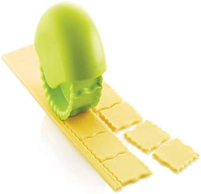 Silikomart | Coupe-pâtes Snack'n'Roll, Rouleau à pâte pour pâtes et snacks, Vert, Dimensions 110 x 97 h78 mm, Fabriqué en Italie