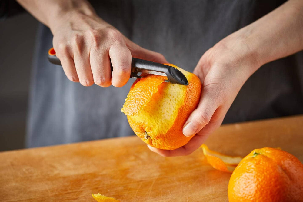 Fiskars Peeler cu lamă mobilă, lungime: 18 cm, oțel/plastic Naty Shop