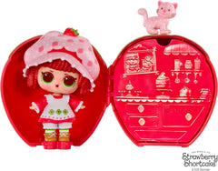 Mdr Surprise ! Loves Strawberry Shortcake Tots – Poupées parfumées à collectionner avec 7 surprises, animal de compagnie, mode, chaussures, chapeau, ensemble de jeu avec maison convertible Strawberry Shortcake, à partir de 4 ans
