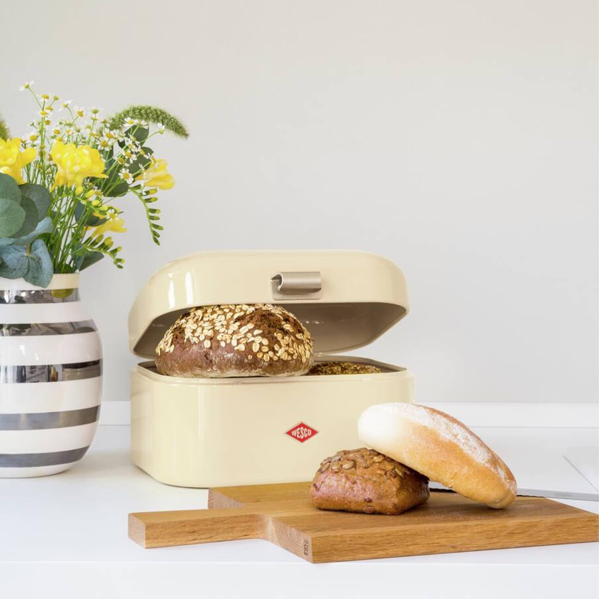 WESCO Boîte à pain simple Grandy en vert menthe, tôle d'acier enduite de poudre, trous d'aération et poignée robuste, boîtes de conservation des aliments Naty Shop