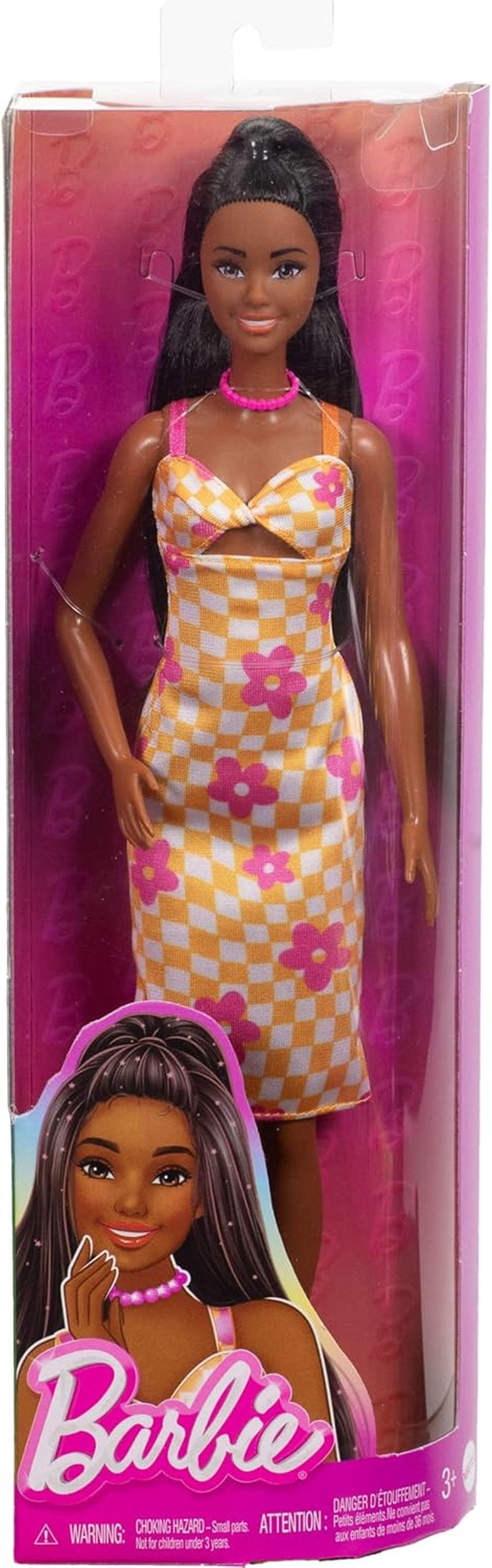 Poupée Barbie Fashionistas no. 233 aux cheveux noirs, robe midi à carreaux orange à fleurs roses, collier et sandales, HYT91