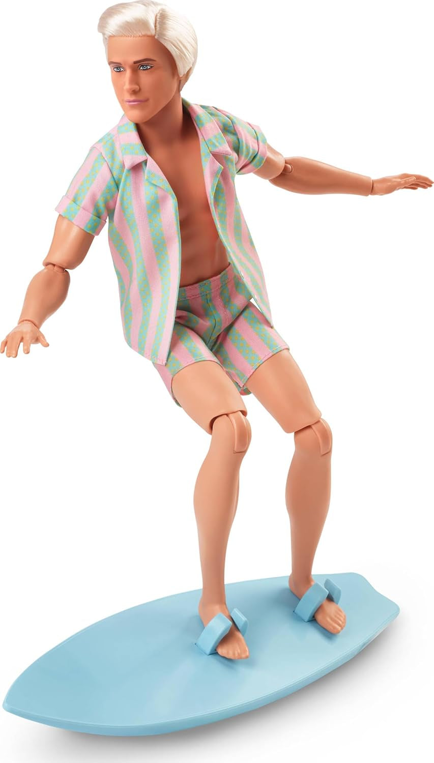 Barbie Movie Ken Barbie Doll en vêtements de plage rayés rose pastel et vert, planche de surf et baskets blanches, JBJ54