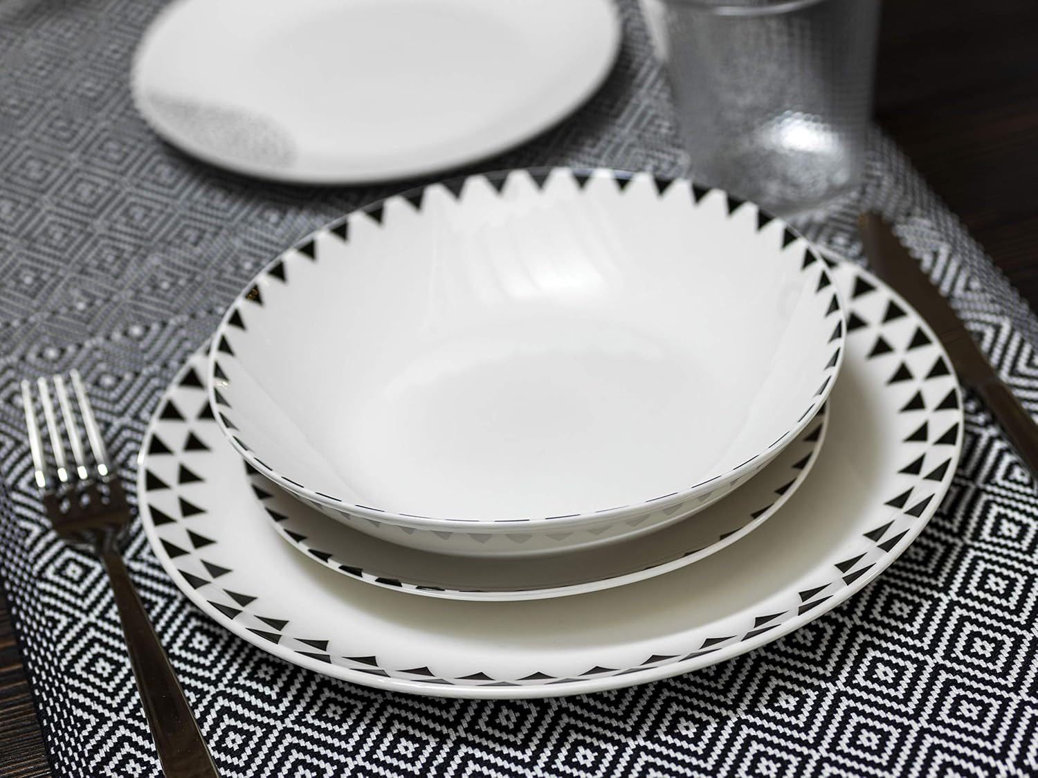 Service de table graphique, 18 pièces pour 6 personnes, porcelaine, blanc