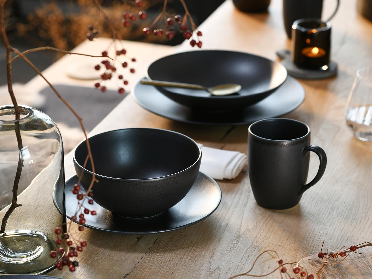 Creatable, 23146, Série SOFT TOUCH BLACK, Service de table 20 pièces, Service combiné en porcelaine, Passe au lave-vaisselle et au micro-ondes, Fabriqué au Portugal
