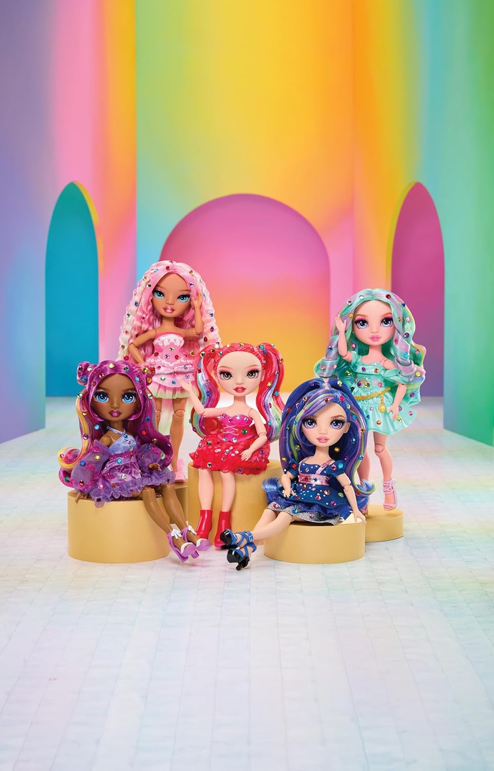 Rainbow High Be Dazzling - Genevieve Bleue - Poupée mannequin bleue de 28 cm avec outil d'embellissement, pierres précieuses scintillantes et accessoires de coiffure