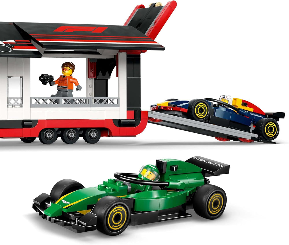 LEGO City F1 Transporter avec voitures de course F1 RB20 et AMR24 - Transporteur de voitures miniatures pour les équipes de Formule 1 Red Bull et Aston Martin - Incl. 5 figurines - Cadeau pour garçons et filles à partir de 8 ans 60445 Jeux de construction Besuche an LEGO-Store