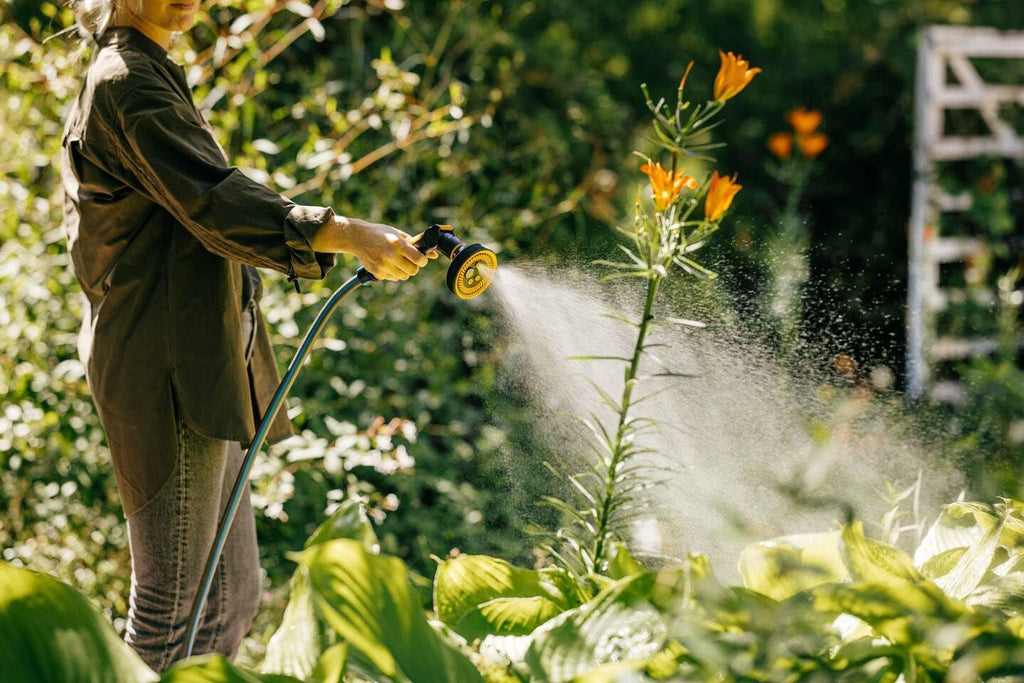 Furtun de grădină Fiskars ML, seria X, furtun de apă pentru udare manuală, 13 mm (1/2"), lungime: 25 m, racord universal, protecție UV, protecție la îngheț, rezistent la răsucire, albastru, 1076045