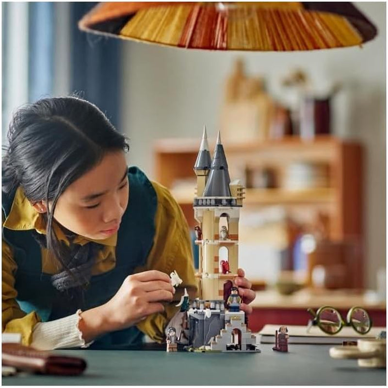 LEGO Harry Potter La volière au château de Poudlard, ensemble d'aventure avec animaux jouets et 3 mini figurines, jouet de film pour enfants, cadeau pour filles, garçons et tous les fans à partir de 8 ans 76430 Jeux de construction Besuche den LEGO-Store