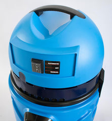Aspirateur de piscine LAVOR SWIMMY, pour le nettoyage pratique de tous types de piscines. 1600 watts max, 27 kPa, 70 l/s, réservoir de 35 litres