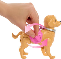 Barbie Hundespaziergang Spielset, enhtät einen Spielzeughund der gehen und Häufchen Machen kann, a Barbie Malibu-Puppe sowie EIN Kehrset and Hundezubehör, JJB46