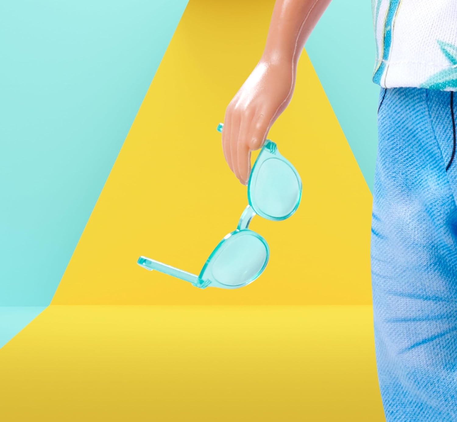 Poupée Simba Steffi Love Kevin portant un haut à imprimé palmiers et un jean cool, avec lunettes de soleil, 30 cm, à partir de 3 ans