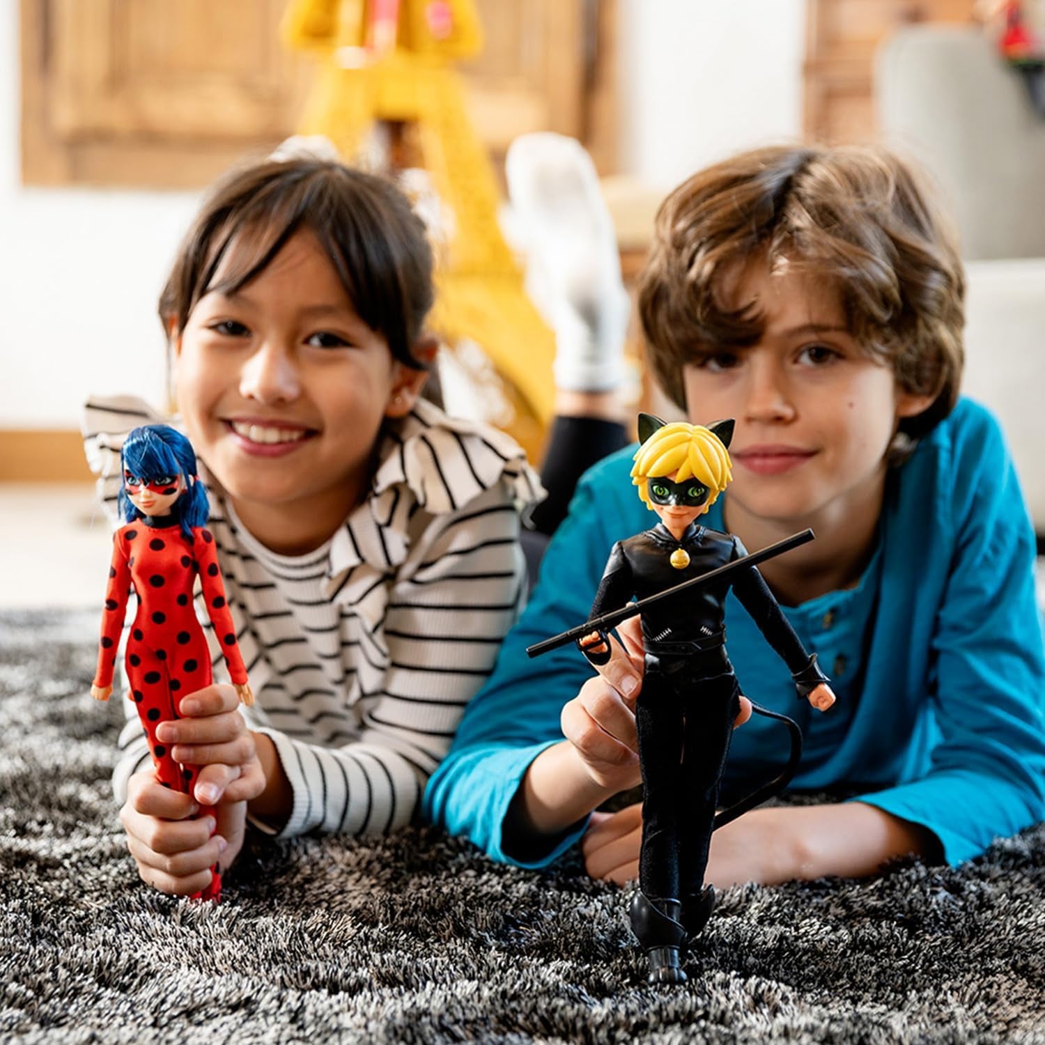 BANDAI - Miraculous Ladybug - Pack mit 2 26 cm Gelenkpuppen - Schatulle Ladybug und Cat Noir - Miraculous Spielzeug Puppe - Kinderspielzeug ab 4 Jahren - P50365