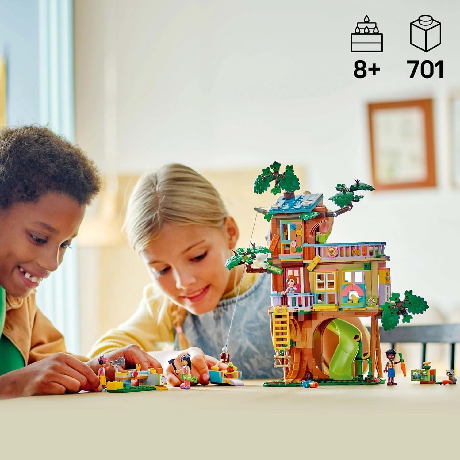 LEGO Friends Tree House - Ensemble de jeu de rôle à construire et à jouer - Maison de jouets pour filles de 8 ans - Ensemble avec 4 figurines de personnages et 2 figurines d'animaux - Idée cadeau pour enfants 42652 Jeux de construction Besuche den LEGO-Store