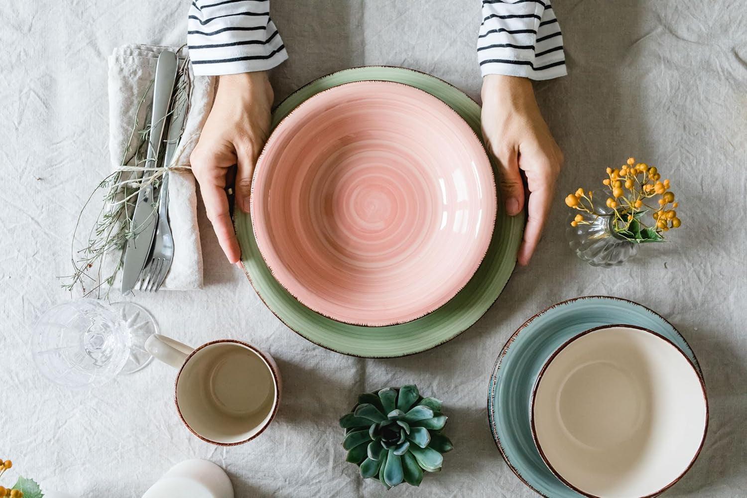 MÄSER 931875 Bel Tempo II Service de table pour 6 personnes au look vintage moderne, service de table 18 pièces, vaisselle en céramique peinte à la main, grès, bleu fumé