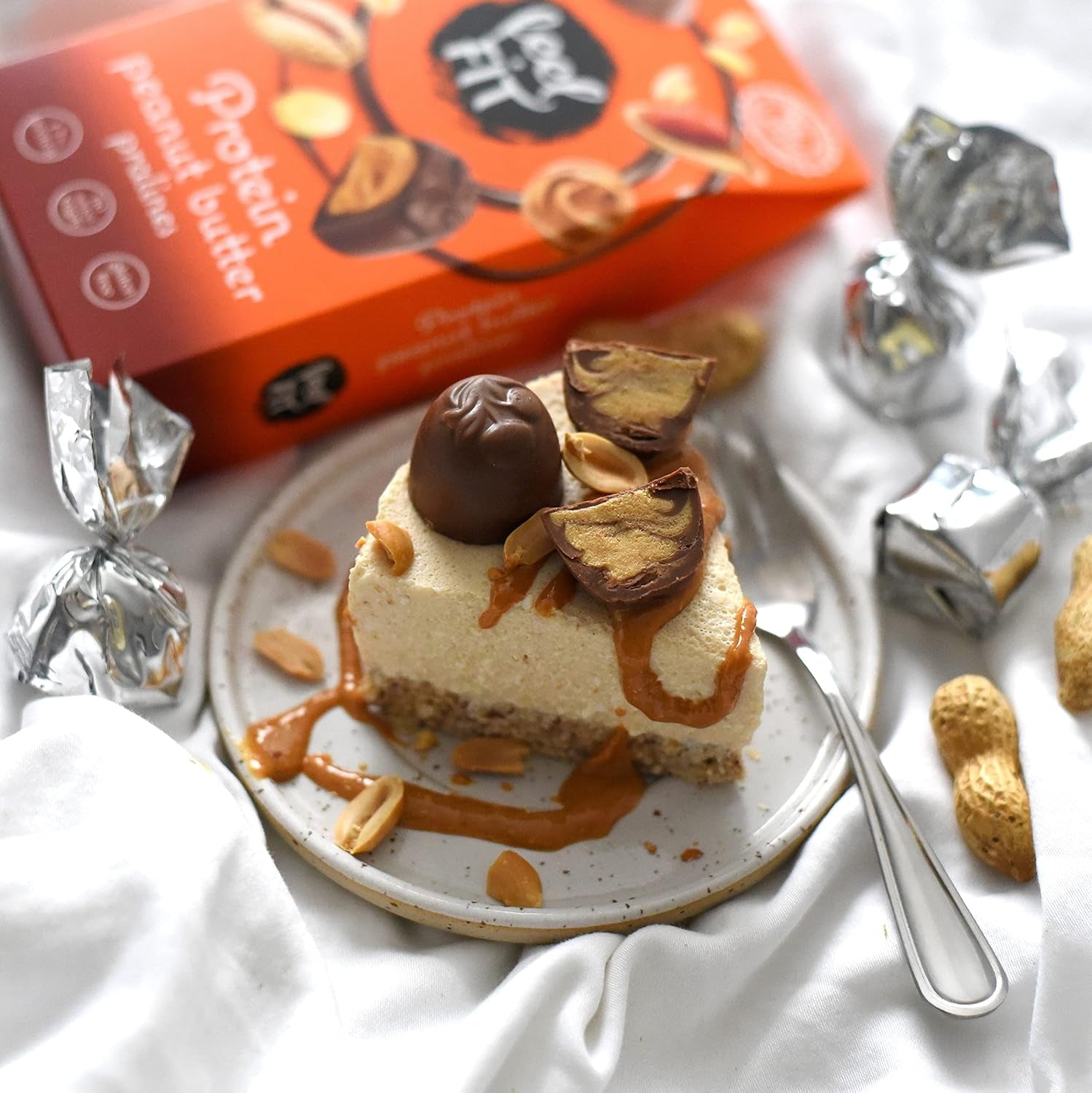 Pralines protéinées au beurre de cacahuète Feel FIT dans du chocolat au lait de haute qualité, sans sucre ajouté, 17 % de protéines, sans gluten 66 g (1 paquet)