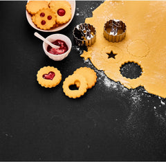 Birkmann Emporte-pièce Linzer 3 trous pour couper et décorer les biscuits, pâte d'amande et fondant, acier inoxydable, passe au lave-vaisselle, taille : 10 cm…