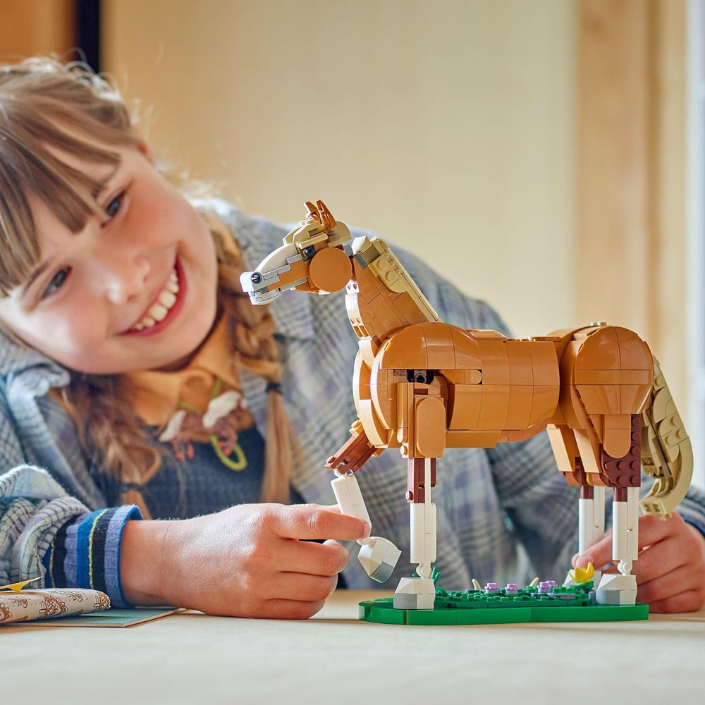 LEGO Creator 3in1 Prächtiges Ross - Pferde Spielzeug - Baue eine Bären- oder Hirschfigur - Geschenk zum Geburtstag für Mädchen und Jungen ab 9 Jahren - 31166