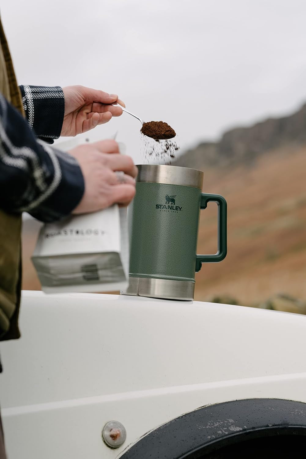 STANLEY Classic Stay Hot Coffee Press 1,4 L Hammertone Green - Garde le café chaud pendant 4 heures - Sédiment minimal - Presse à café intégrée en acier inoxydable - Sans BPA - Passe au lave-vaisselle