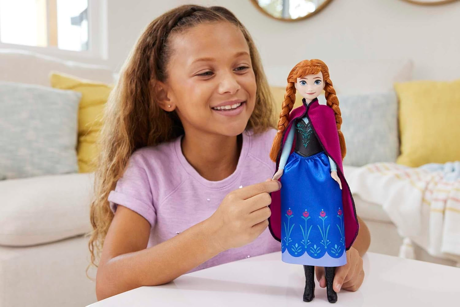 Poupée Mattel Disney Princess Anna, La Reine des Glaces, Cheveux Peignés, Mobile, En Costume de Voyage, Cape Amovible, Cadeaux Disney, Jouet 3 Ans, HLW49 Naty Shop Dolls