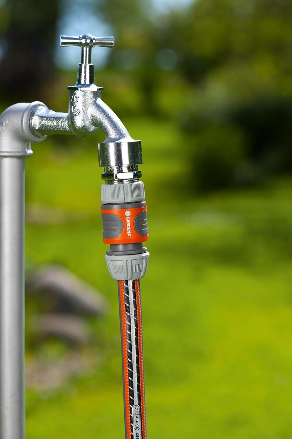 Raccord de tuyau Gardena 13 mm (1/2") et 15 mm (5/8") : connecteur enfichable pour extrémité de tuyau, évidements pour le serrage, montage facile, dans une boîte (18215-20)