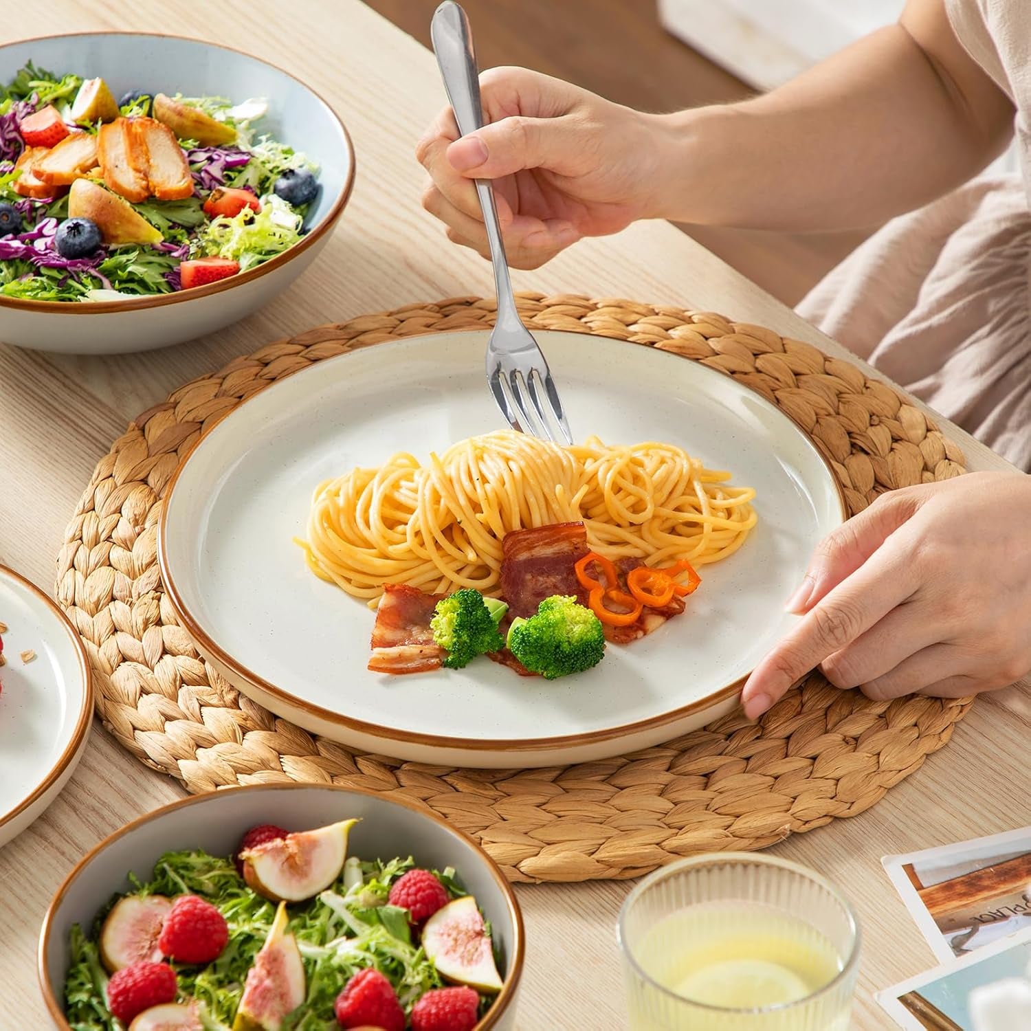 Ensemble de cuisine pour 6 personnes, vancasso RENO 24-tlg Steingut Teller Set Mix, Tafelservice mit je 6 Speiseteller, Dessertteller, Suppenteller, Müslischalen, Spülmaschinenfest & Mikrowellengeeignet, Mehrfarbig