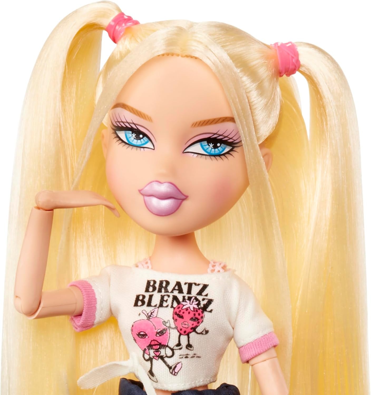Bratz Stylin' Cloe - Poupée mannequin avec t-shirt personnalisable et accessoires inclus, jouet mignon pour filles