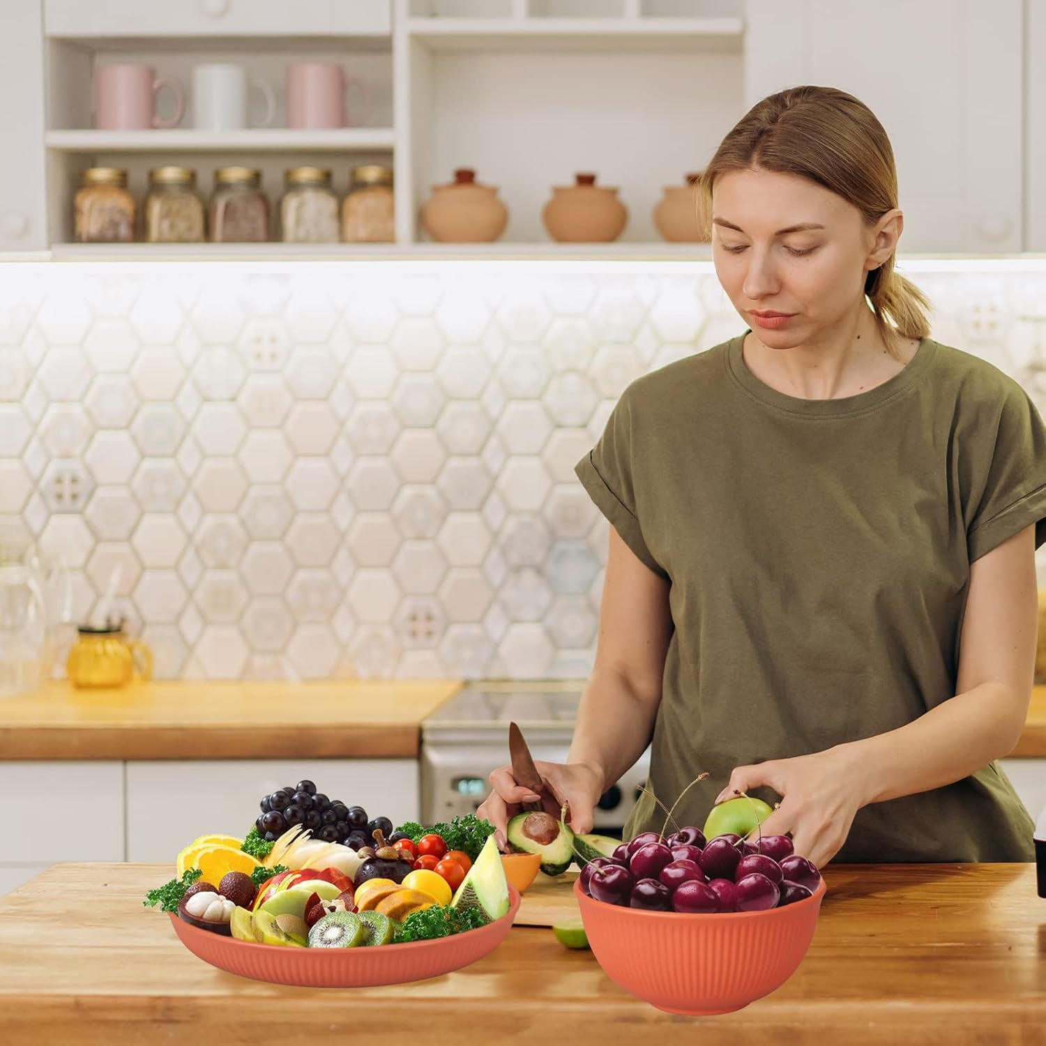Ensemble de couverts indestructibles pour 6 personnes Ensemble de couverts de camping 66 pièces Ensembles de couverts de pique-nique en plastique Ensemble de couverts en plastique léger et coloré pour barbecue Assiettes de service Bols
