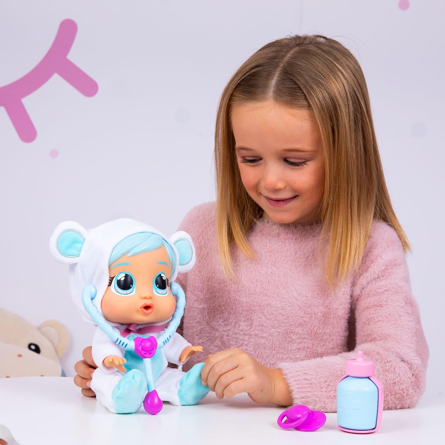 Cry Babies Loving Care Kristal Doll, Kristal Loving Care Baby Doll avec 3 accessoires pour jouer au docteur, soins infirmiers, pleurer avec de vraies larmes, jouet pour bébé de 18 mois