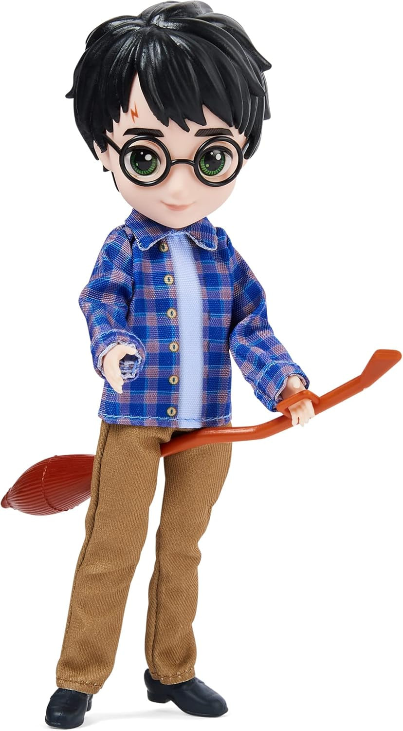Wizarding World Harry Potter - Ensemble de jouets avec poupée Harry Potter plus grande de 20,3 cm, y compris Besen, Tarnumhang et autres accessoires