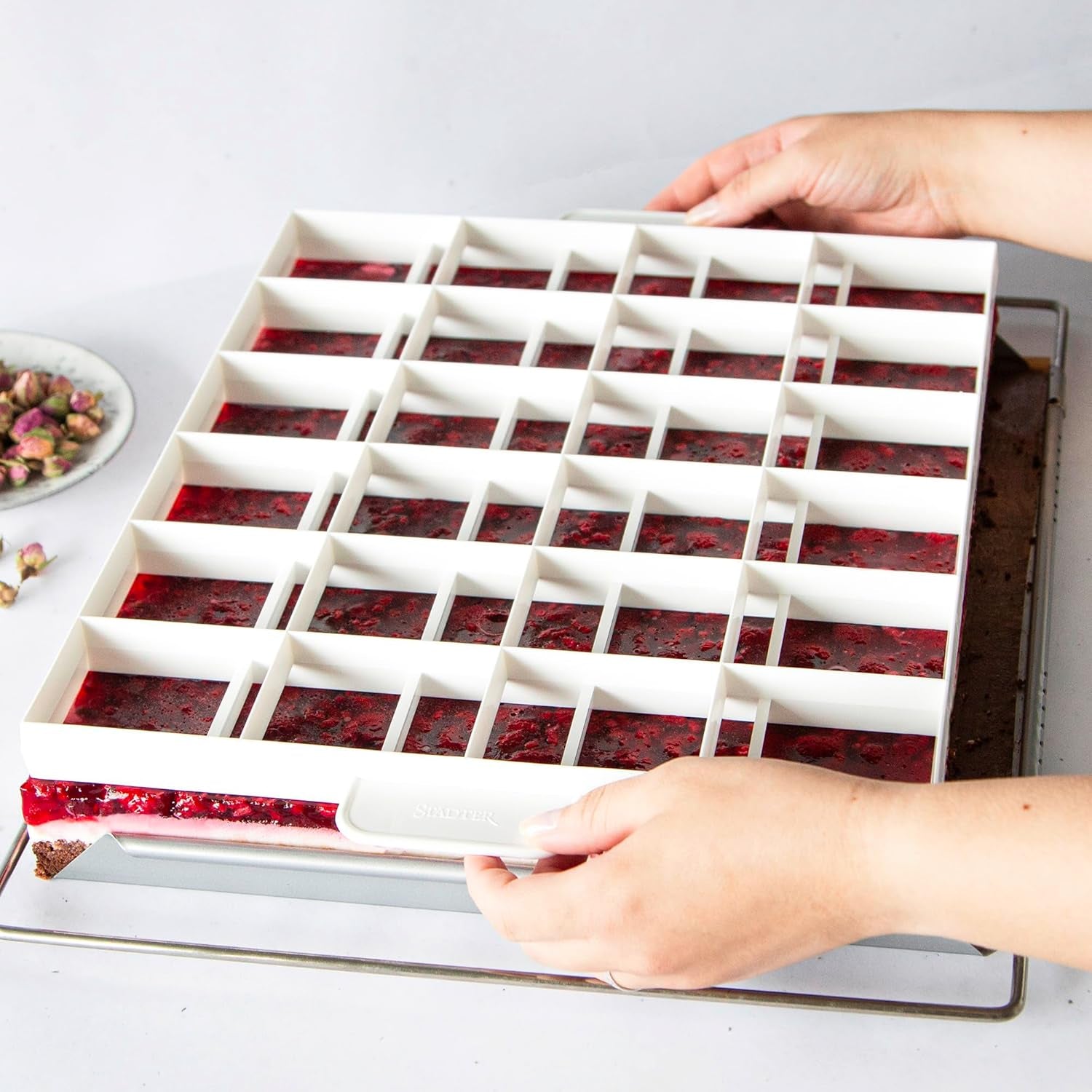 STÄDTER Diviseur à biscuits et coupe-pâte pour 24 ou 30 pièces, plastique alimentaire, passe au lave-vaisselle, utilisable des deux côtés