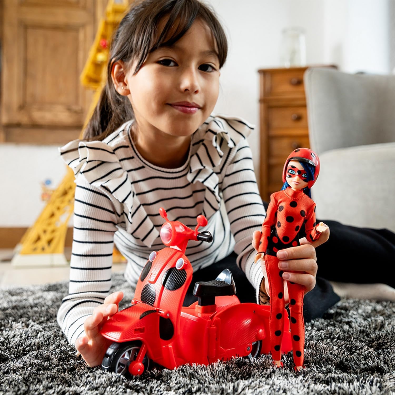 Bandai - Miraculous Ladybug - Trottinette Miraculous Switch'n Go + Poupée Articulée Ladybug Lucky Charm 26 cm - P50668