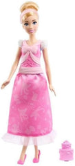 Mattel Disney-Princess-Spielzeuge, Cendrillon-Modepuppe avec 2 Looks, 9 Accessoires, 2 Oberteile zum Anklipsen et 2 Rocke. Jeux 2 en 1 inspirés du film Disney, JCR95