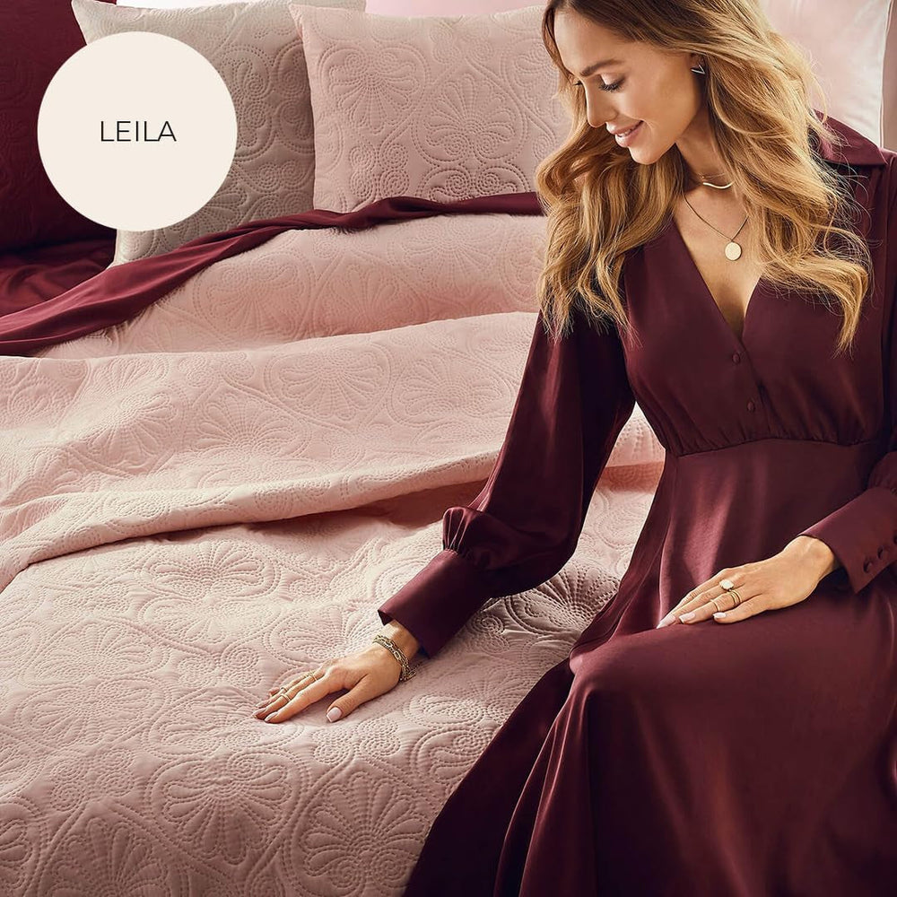 ROOM99 Leila Couvre-lit élégant en crème 240 x 260 cm Couvre-lit polyvalent comme couvre-lit ou jeté de canapé pour lit et canapé Style couverture idéal comme couvre-lit et couvertures Beuche den ROOM99-Store