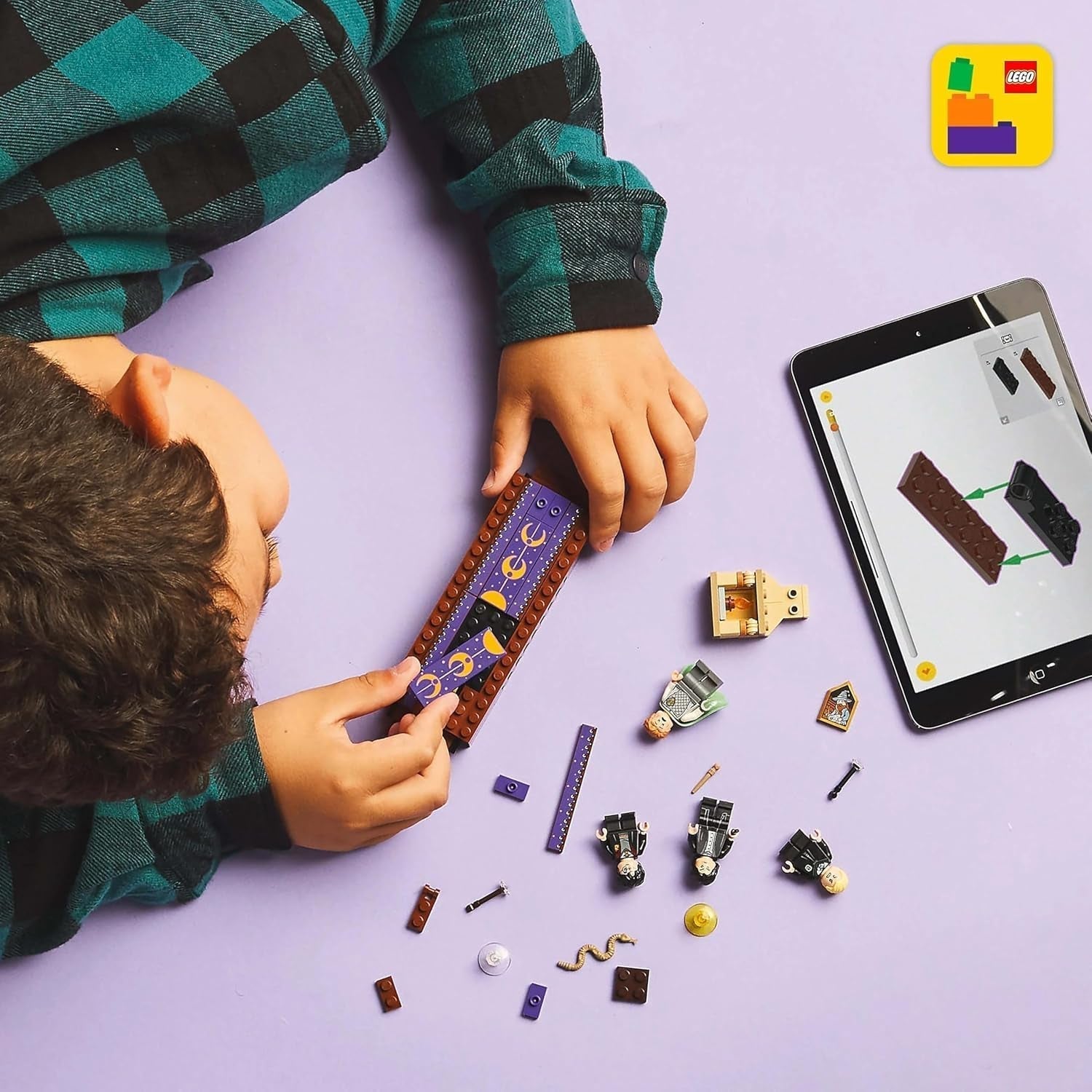 LEGO Harry Potter Château de Poudlard : ensemble de construction du club de duel avec 4 figurines incl. Draco Malfoy, Gilderoy Lockhart et Severus Snape, set Avec fonction Pour garçons et filles à partir de 8 ans 76441 Jeux de construction Besuche den LEGO-Store