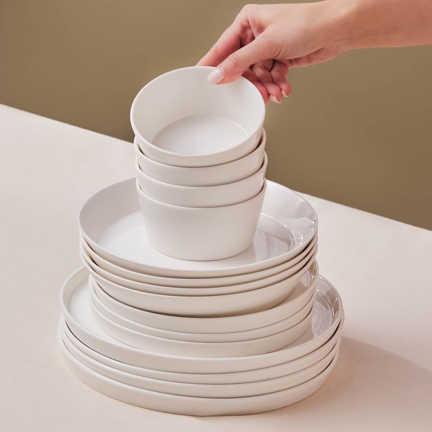 Karaca Stream Bone Bomo Service de table pour 12 personnes Assiettes carrées élégantes Vaisselle élégante en porcelaine blanche
