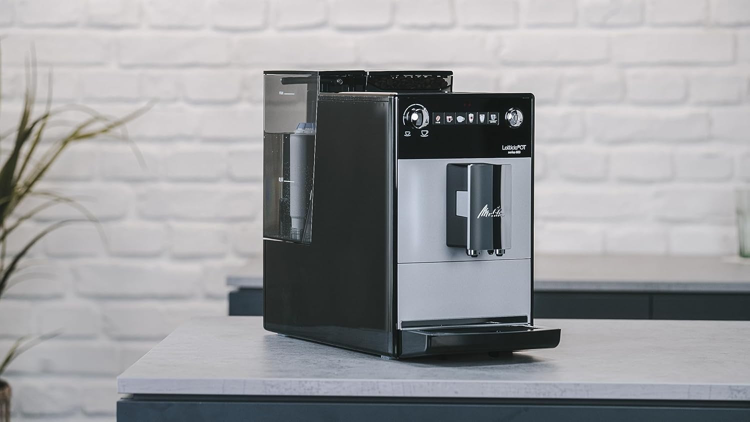 Melitta Latticia OT - Machine à expresso entièrement automatique avec système de lait, machine à expresso avec moulin pour par ex. café ou cappuccino, argent/noir