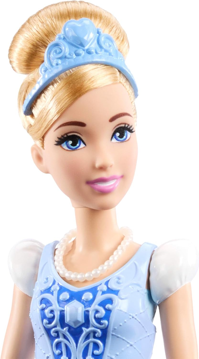 Poupée mannequin Mattel Disney Princess Toys Cendrillon avec 2 tenues, 9 accessoires, 2 hauts avec clips et 2 jupes. Histoires 2 en 1 inspirées du film Disney, JCR95