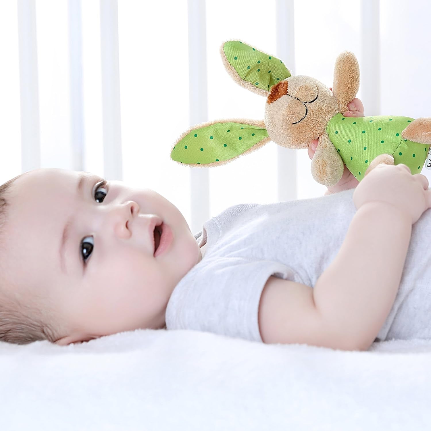 Sigikid 41169 Rattle rabbit Red Stars fete și băieți jucărie pentru copii recomandată de la naștere verde Jucarii Bebe Naty Shop