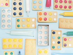 ScrapCooking - Ensemble d'emporte-pièces en bois de brique + outils de gaufrage - Moule à emporte-pièce en relief en acier inoxydable - Accessoire de moule de cuisson sableuse - Jouet de construction de gâteau - 2096