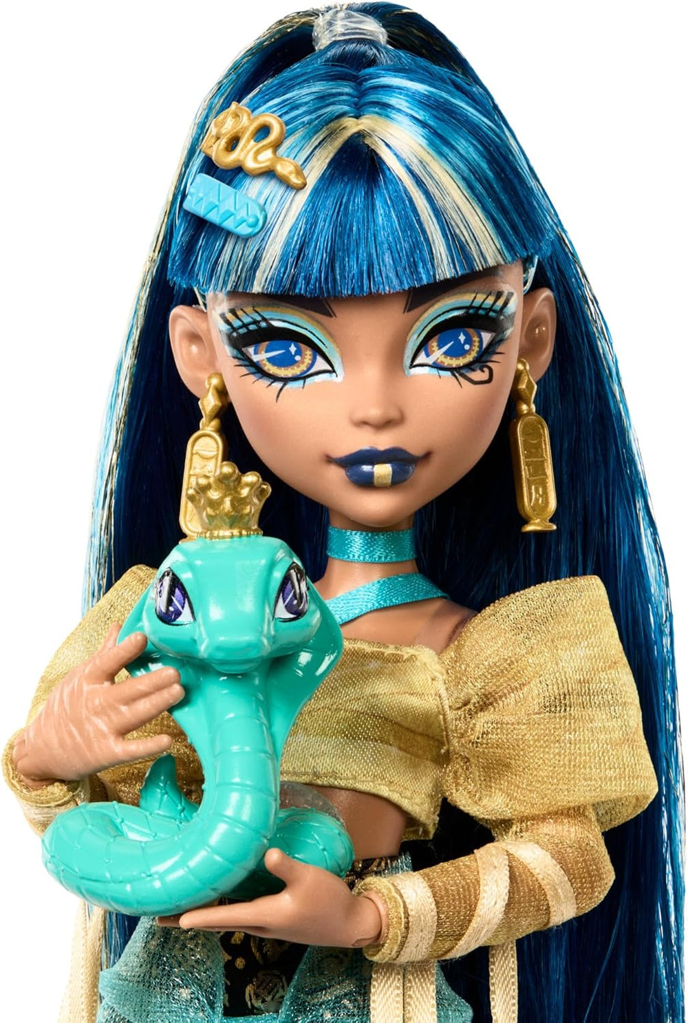 Monster High Cleo De Nile Puppe in goldener Bluse und mehrlagigem Rock, enthält Haustier-Kobra Hissette und Accessoires wie Rucksack, Snack und Papierrolle, HXH74