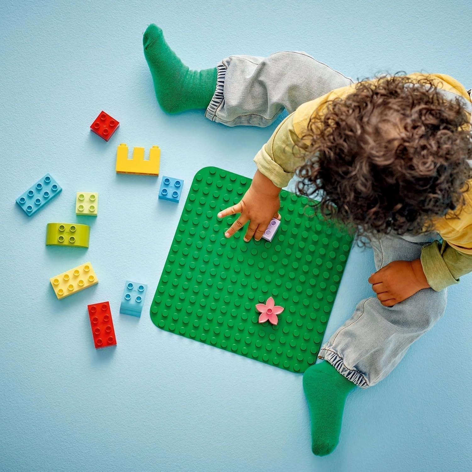 Planche de construction LEGO DUPLO en vert, Jouet de construction pour les tout-petits à partir de 18 mois, Pour exposer des modèles, Permet aux enfants d'âge préscolaire de construire de manière créative et de jouer avec imagination, Jouet éducatif 10460 Jeux de construction Besuche den LEGO-Store