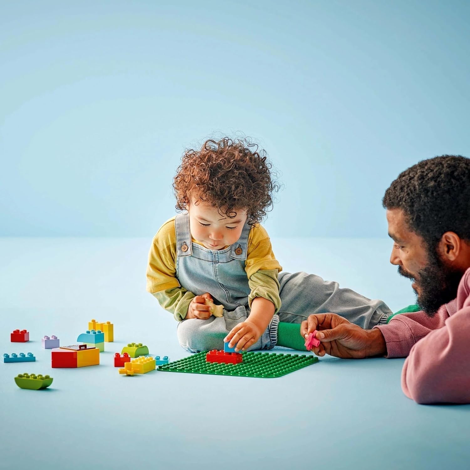 Planche de construction LEGO DUPLO en vert, Jouet de construction pour les tout-petits à partir de 18 mois, Pour exposer des modèles, Permet aux enfants d'âge préscolaire de construire de manière créative et de jouer avec imagination, Jouet éducatif 10460 Jeux de construction Besuche den LEGO-Store