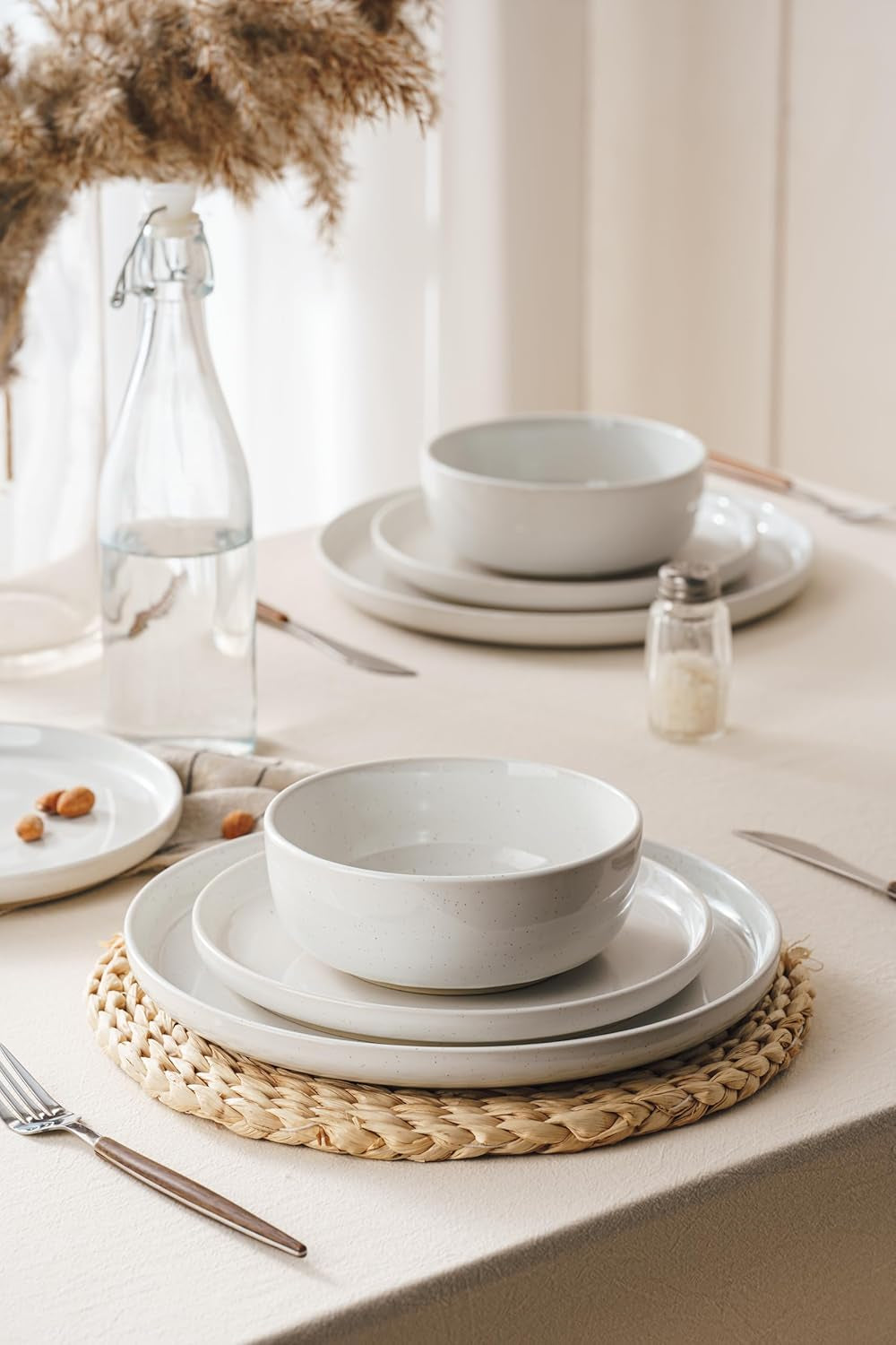 Milkyway Service de table 18 pièces, assiettes en grès pour 6 personnes, assiettes à dessert, bols à céréales, passe au micro-ondes et au lave-vaisselle, blanc