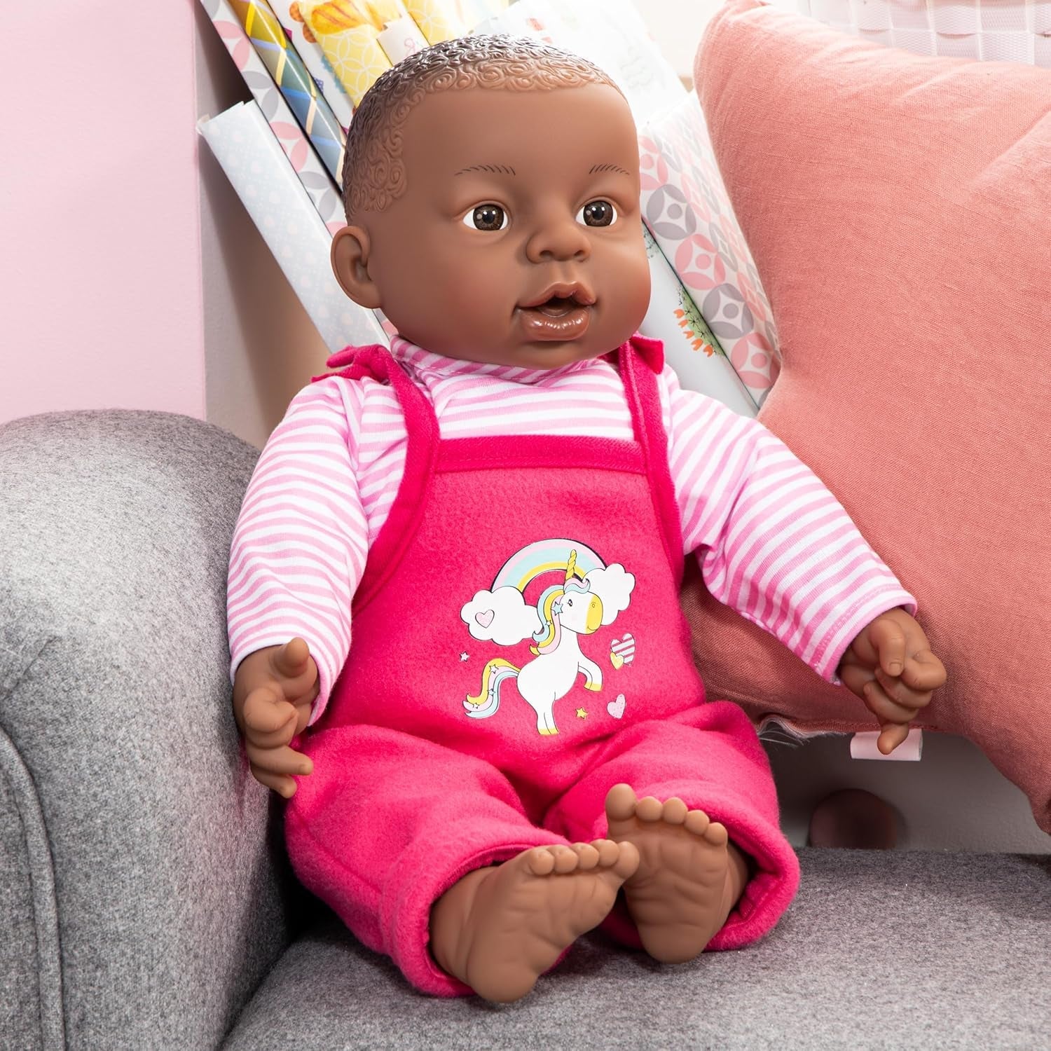 Bayer Design 94001AI Funktionspuppe, Babypuppe interaktiv, sprechend, weicher Körper, 40 cm, dunkelhäutig, Rosa