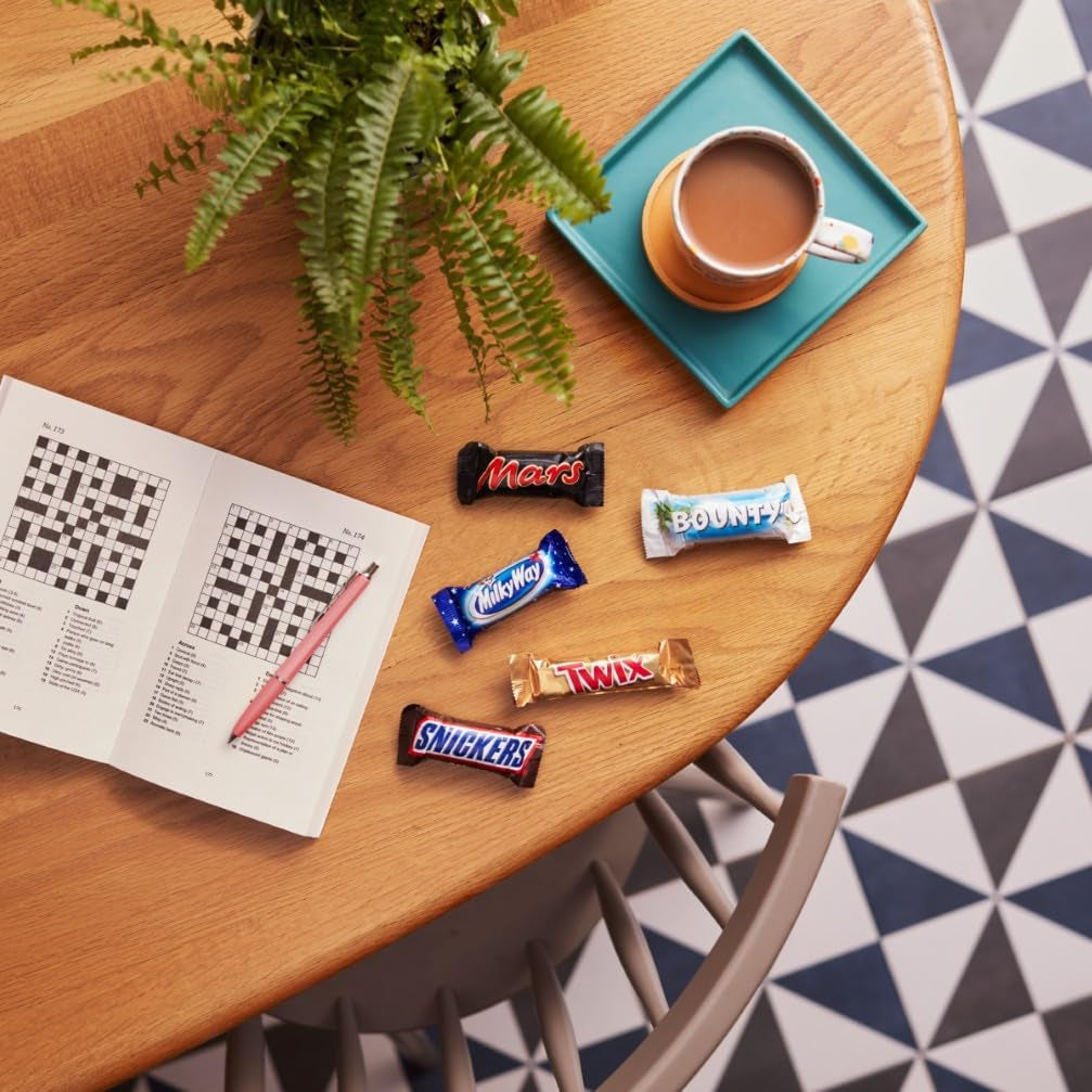 Mini pack mixte chocolat, 71 mini snacks chocolatés (Mars, Snickers, Bounty, Twix, Milky Way) sous forme de friandises, idéal pour une soirée football américain (1400g)