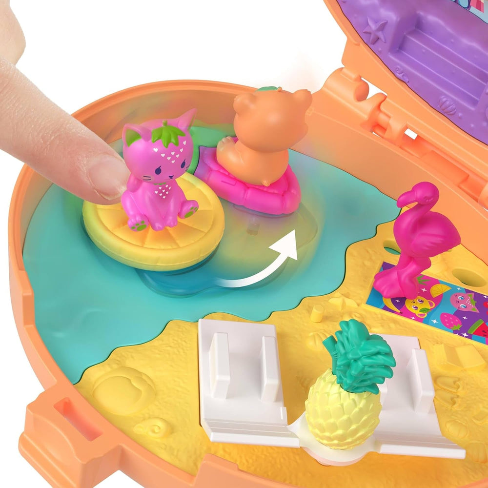 Polly Pocket Puppen- und Haustier-Spielset, Plüschbär-Schatulle, Schlüsselanhänger und Plüschtier, Obst-Zubehörteile und Anhänger, JKC79