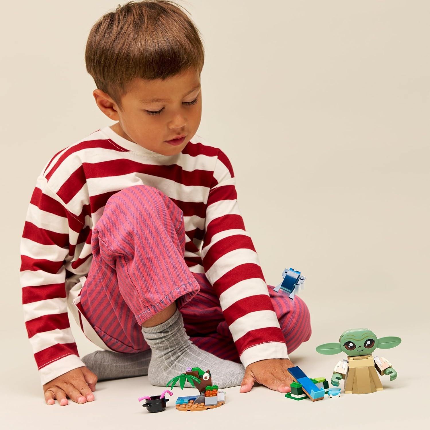 LEGO Star Wars 75443 Grogus Zuhause - Spielzeug mit Grogu Figur & Sorgan Frosch sowie Katapult & blauen Makronen - Geschenk für Jungen & Mädchen ab 4 Jahren und Fans von The Mandalorian