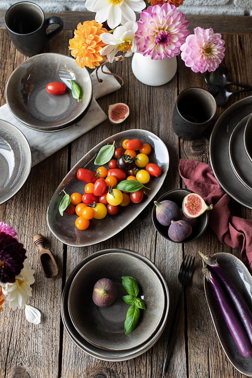 MÄSER 934073 Niara Organic Series, set de veselă modern pentru 4 persoane, cu aspect vintage incitant, serviciu combinat format din 16 piese cu o combinație specială de glazură în negru și maro, gresie