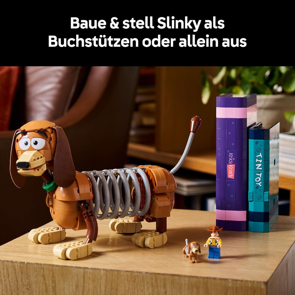 LEGO ǀ Disney and Pixar Toy Story: Slinky-Buchstützen - Bücherregal-Deko Bauset für Erwachsene - inkl. Woody Minifigur & Dackelfigur - Nostalgisches Geschenk für Fans - 43301