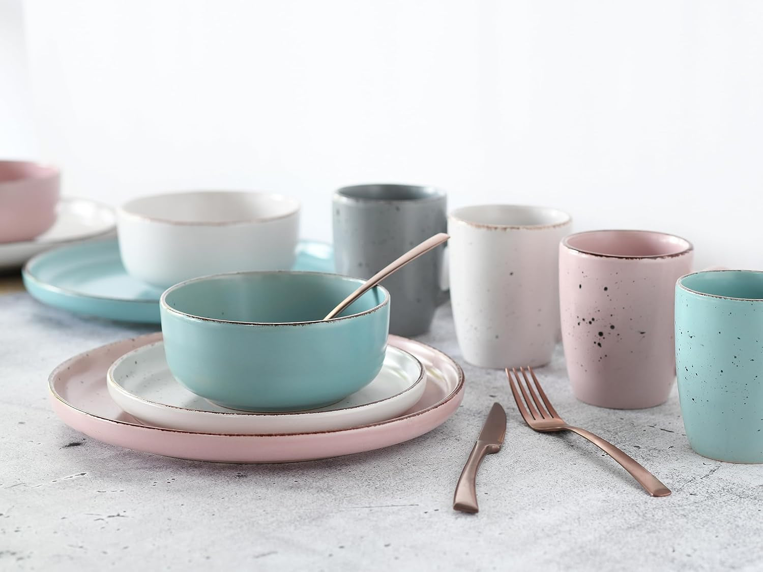 Creatable, 22908, Serie MODERN FASHION, 16-Teiliges Geschirrset, Kombiservice Aus Steinzeug, Spülmaschinen- Und Mikrowellengeeignet, Qualitätsproduktion Seturi vesela masa Naty Shop